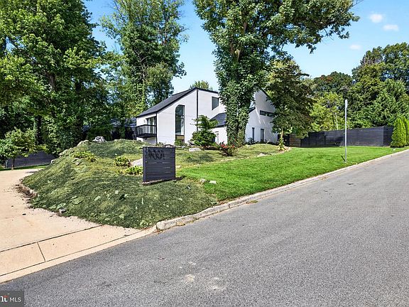 2nd image of 1001 W Allens Ln