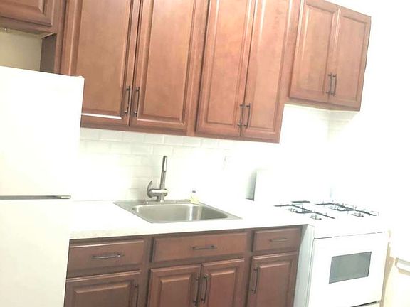 5th image of 2970 Ocean Ave APT B1