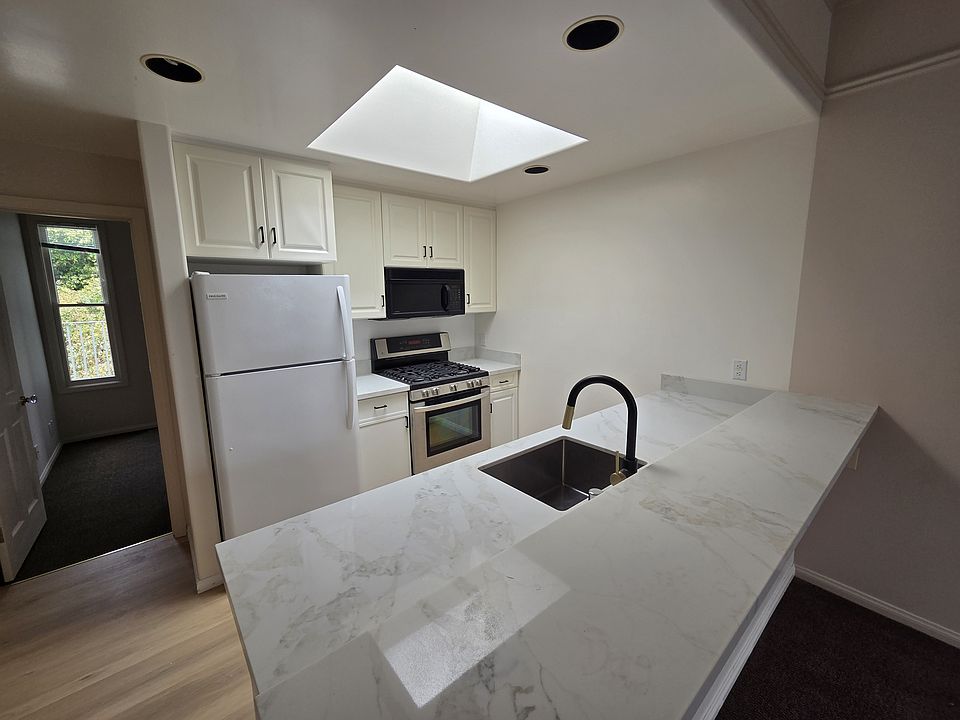 1st image of 844 Baker St APT 6