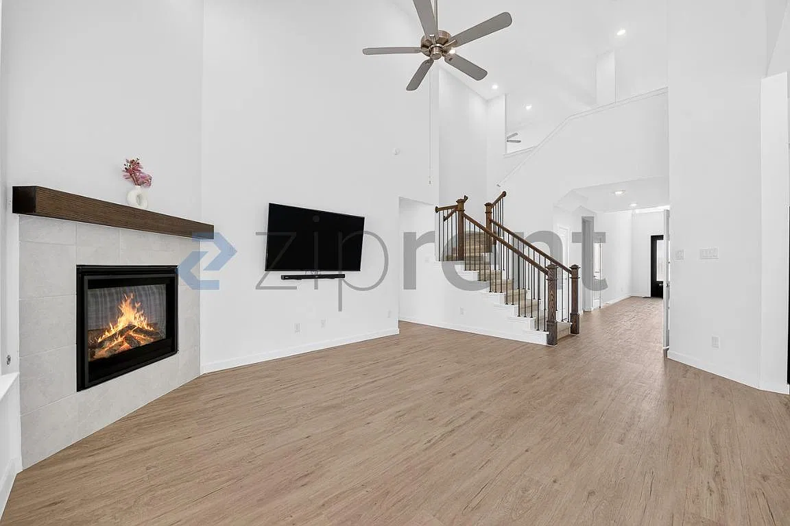 4 bed, 3.5 bath, 3181 sqft, $2,940 — Photo 2