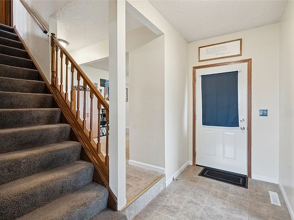 5th image of 361 Essex Dr NE