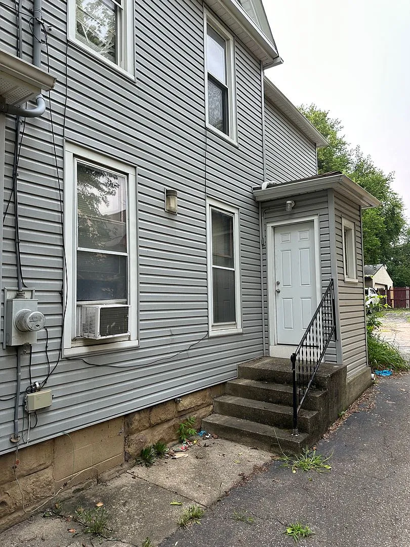 Buchtel Ave 605 E. — Photo 3
