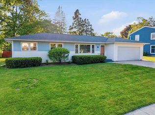 923 W Whitefish Rd, Port Washington, WI 53074