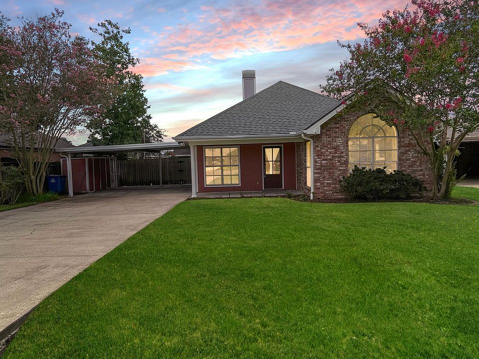 1st image of 106 Pebble Beach Dr