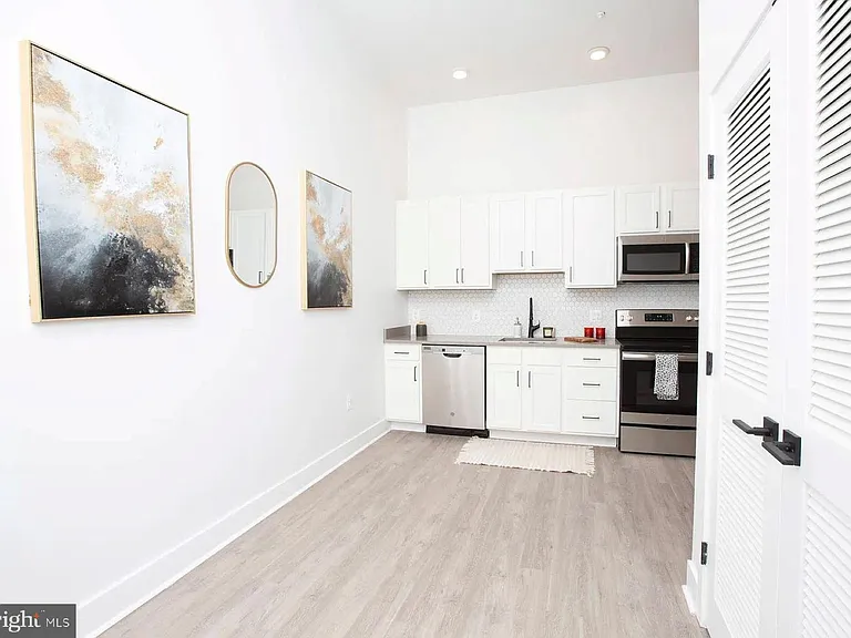 1742 Fleet St #204 — Photo 3