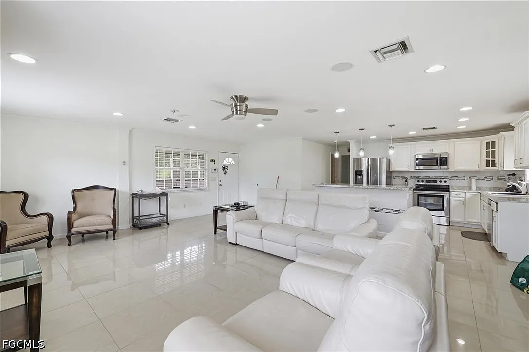 2 bed, 1.0 bath, 1512 sqft, $1,650 — Photo 3