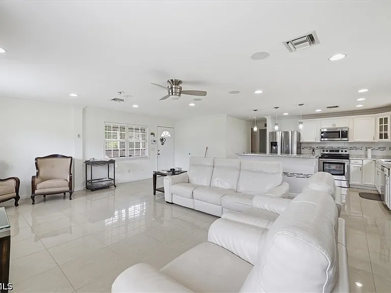 1108 Truman Ave — Photo 3