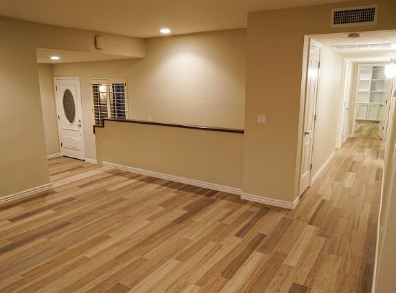 5th image of 615 W Cape Royal Ln