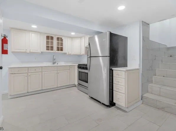 110 S Devine St, Newark, NJ 07106