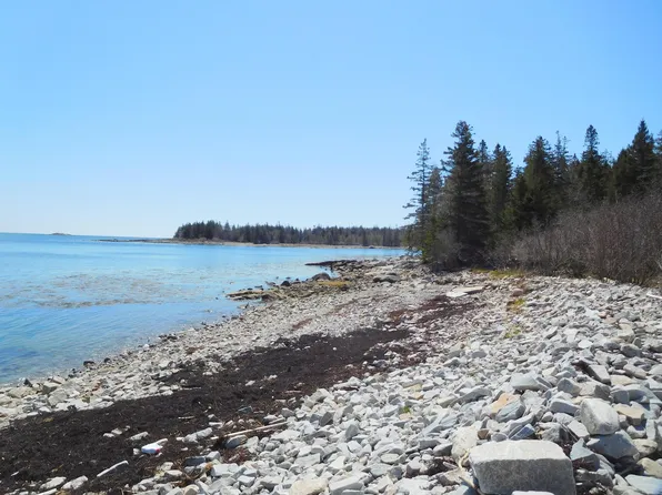 18 George Wright Road, Vinalhaven, ME 04863