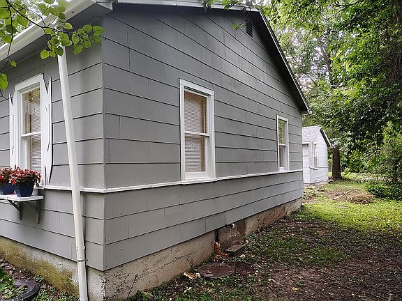 2nd image of 245 Old Springfield Rd