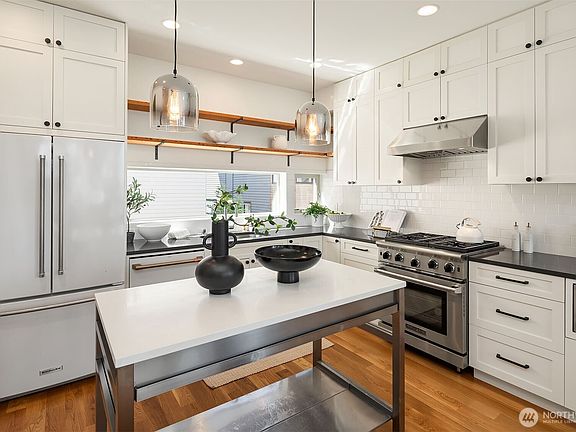 5th image of 1537 Grandview Place E #D