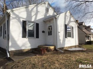 1008 S 14th St, Pekin, IL 61554