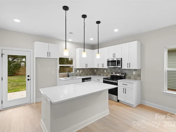 7801 Casa Loma Rd, Charlotte, NC 28269