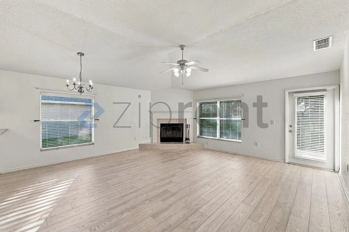 3 bed, 1753 sqft, $2,380 — Photo 4