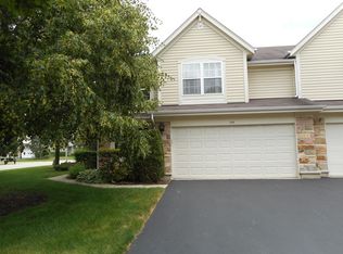 105 Island Ct, Schaumburg, IL 60193