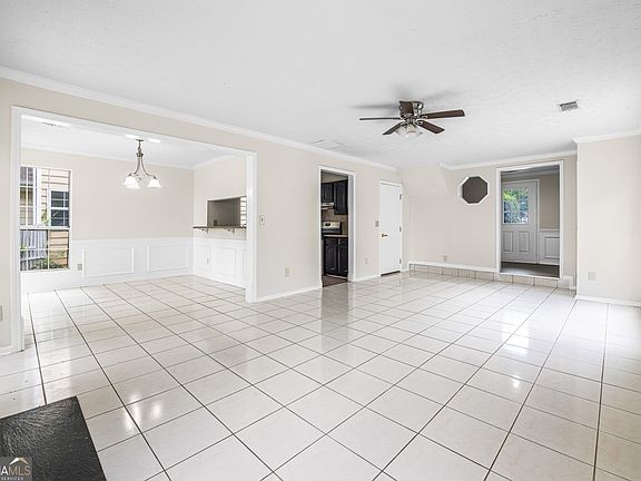 4th image of 3111 Linden Dr