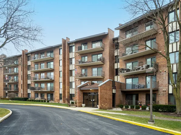 701 Lake Hinsdale Dr APT 402, Willowbrook, IL 60527