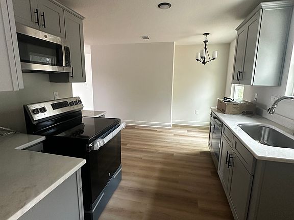 5th image of 3408 W Lee St