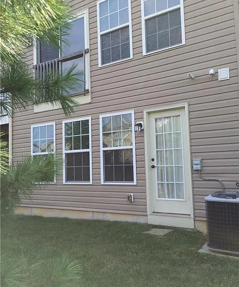 1073 Sparrow Way — Photo 2