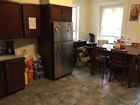 3rd image of 107 Townsend St