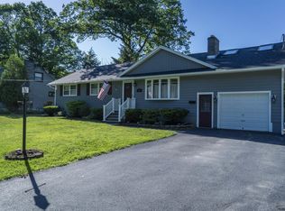47 Woodside Dr, Glenville, NY 12302
