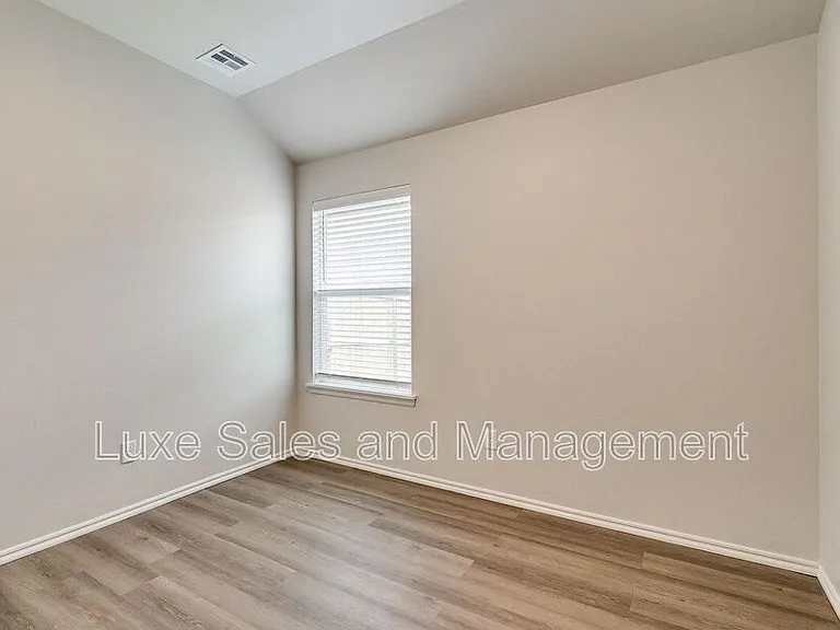 8004 NW 105th St — Photo 16
