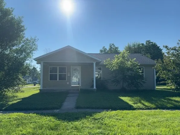 557 N Hickory St, Centralia, IL 62801