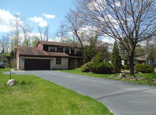 9456 Lake Crest Dr, Whitmore Lake, MI 48189