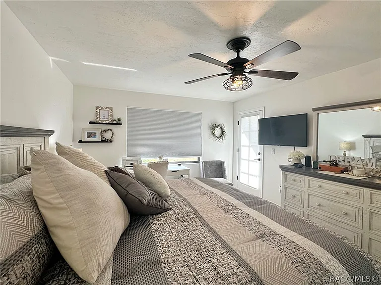 636 E Gilchrist Ct #2A — Photo 10