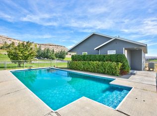 270 Heather Heights Dr, Selah, WA 98942