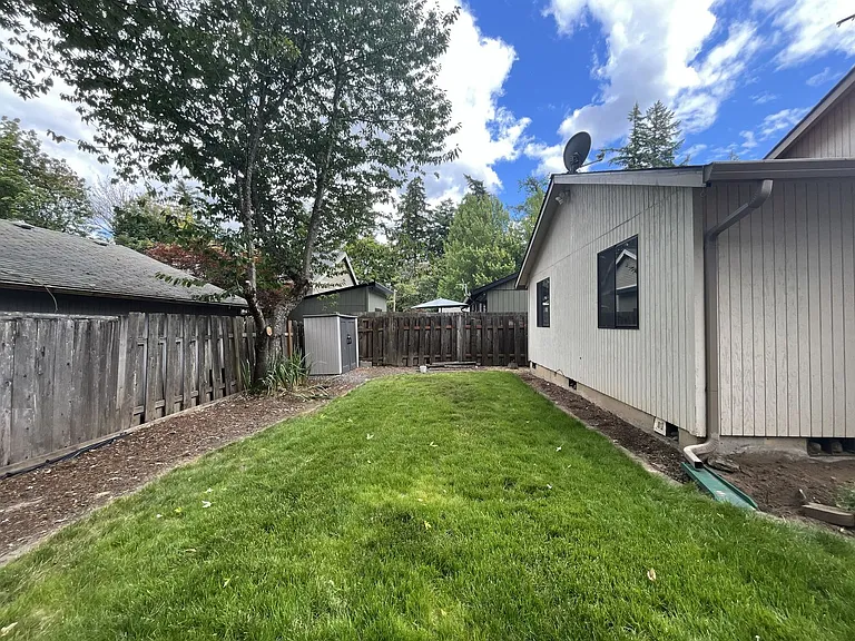 4825 SW Marigold St — Photo 34