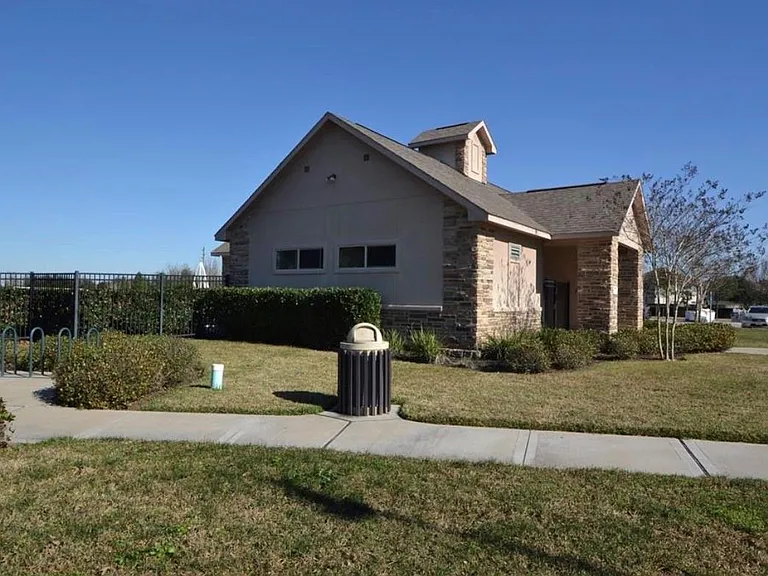 7219 Pearl Terrace Ln — Photo 48