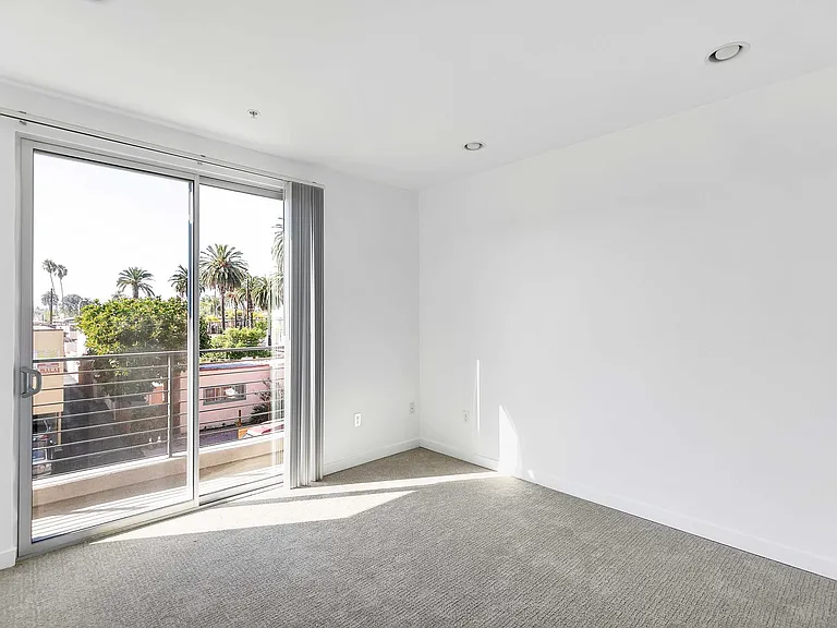 11900 Courtleigh Dr — Photo 28