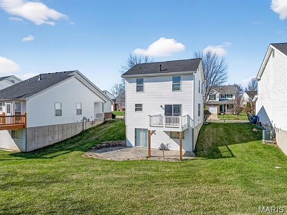 3rd image of 218 Centerfield Dr