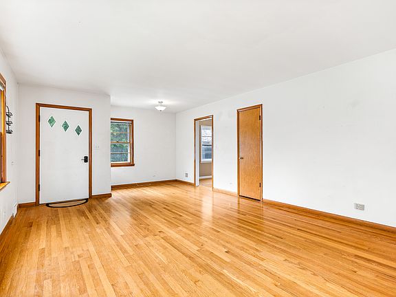 4th image of 5700 Lincoln Ave