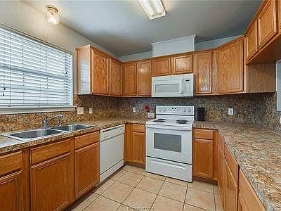 2nd image of 2303 Antelope Ln