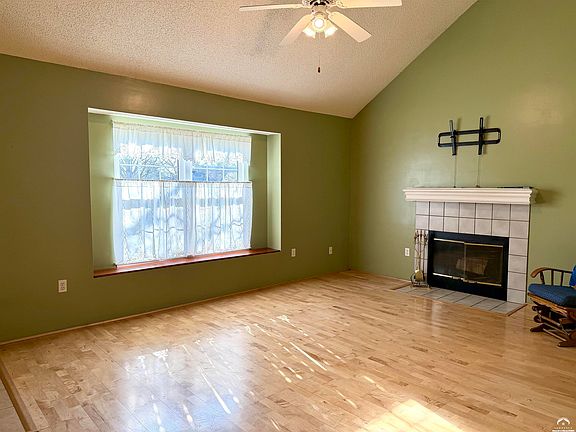 3rd image of 137 Tumbleweed Dr