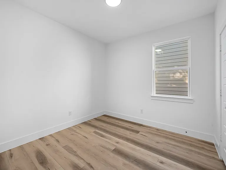 2413 Easley St — Photo 16