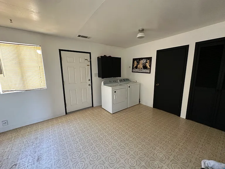 317 N Evans Rd — Photo 5