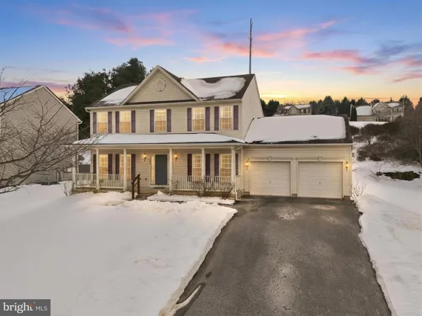 233 Sunset Cir, Red Lion, PA 17356