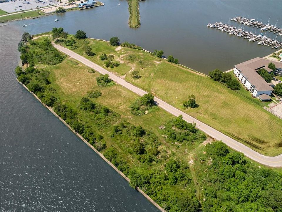 2nd image of Harbor Dr