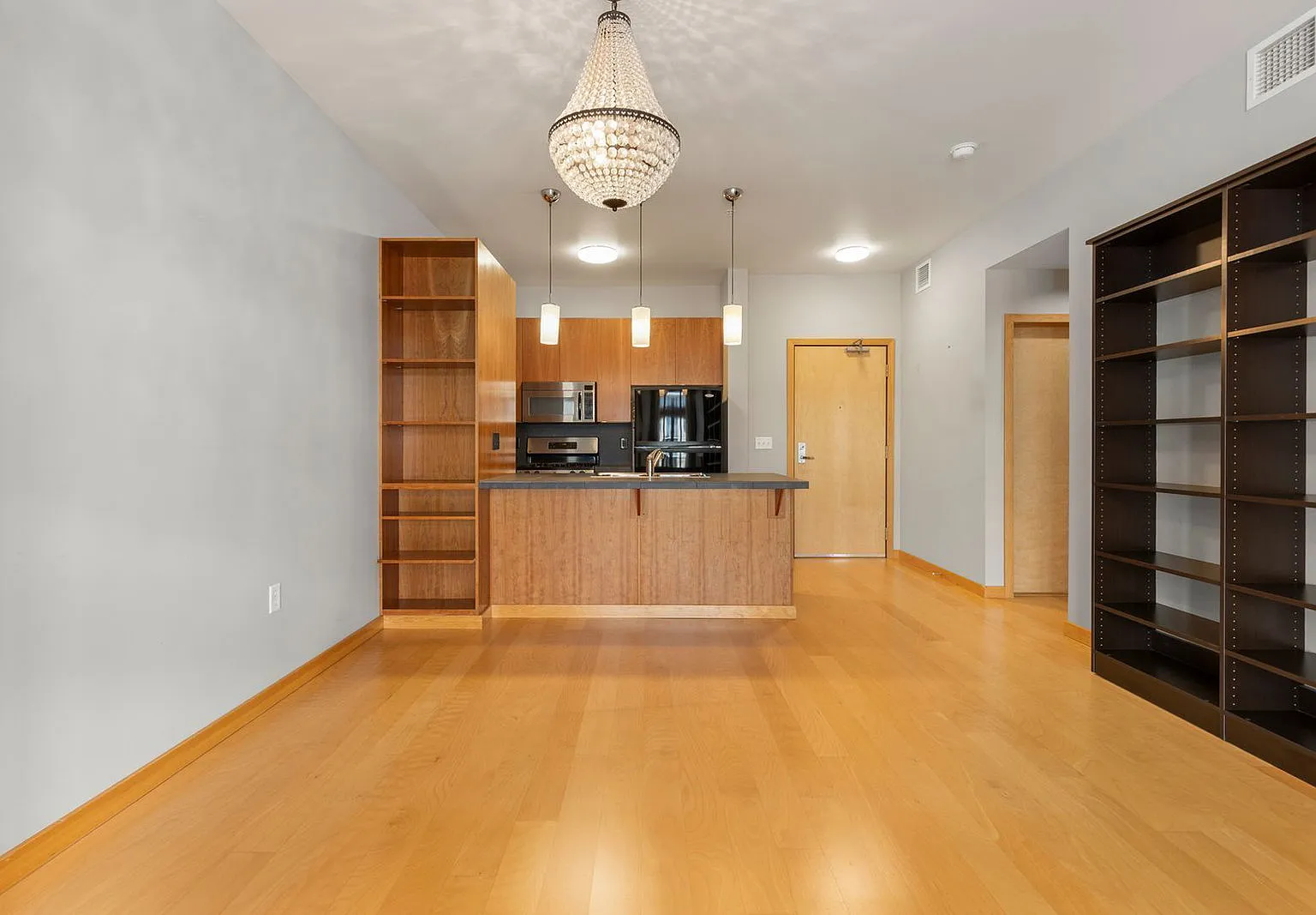 1 bed, 1.0 bath, 762 sqft, $2,350 — Photo 4