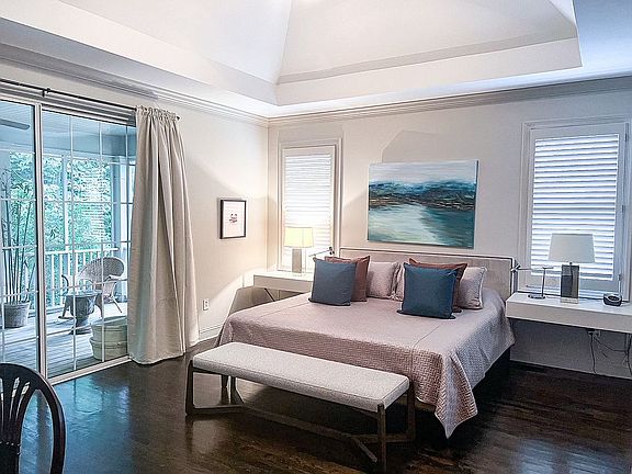 3rd image of 105 Honeysuckle Ln