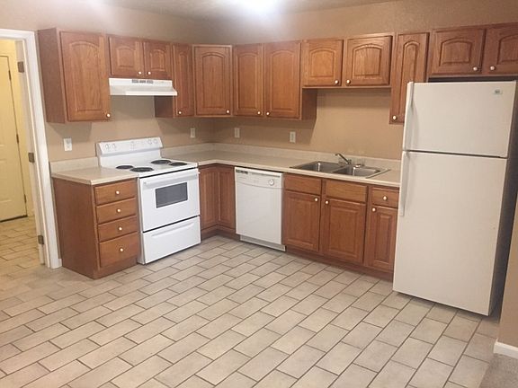 3rd image of 907 Pear St APT D