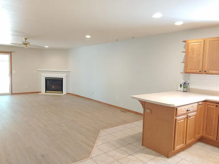 912 Waters Edge Rd — Photo 1