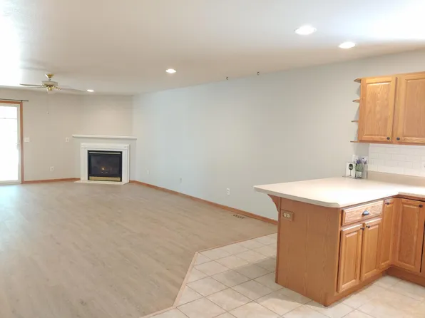 912 Waters Edge Rd, Champaign, IL 61822