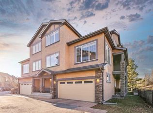 10 SE Discovery Ridge Hl SW #402, Calgary, AB T3H5X2