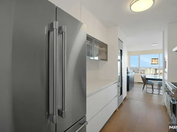 6 Horizon Rd APT 2602, Fort Lee, NJ 07024