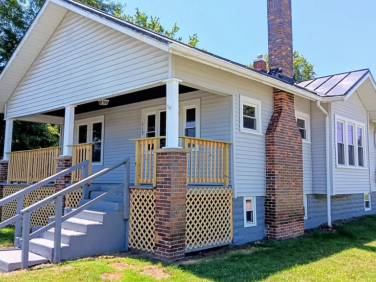 113 Columbia St — Photo 1